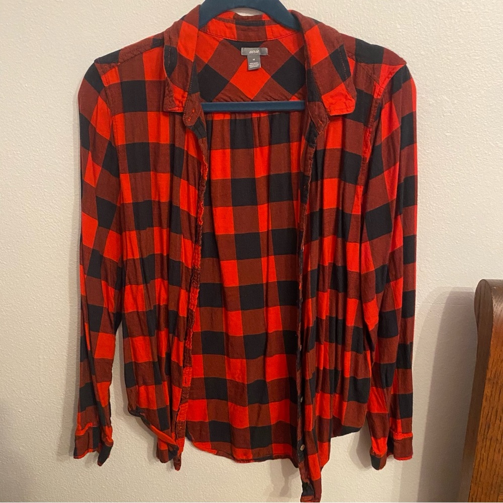 Aerie Red and black Buffalo plaid flannel long sleeve shirt size medium